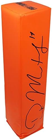 D.K. Metcalf potpisao je narandžasti endzon fudbalsku pilonu - autogramirani fudbali